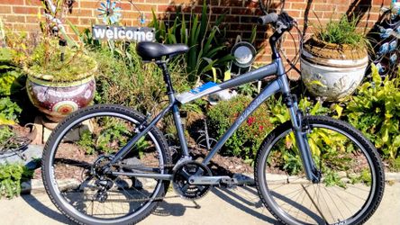 26" Giant Sedona Hybrid Bike Medium 15.5" size Frame in Pristine/New Construction with manual ** only Ridden one time around the block