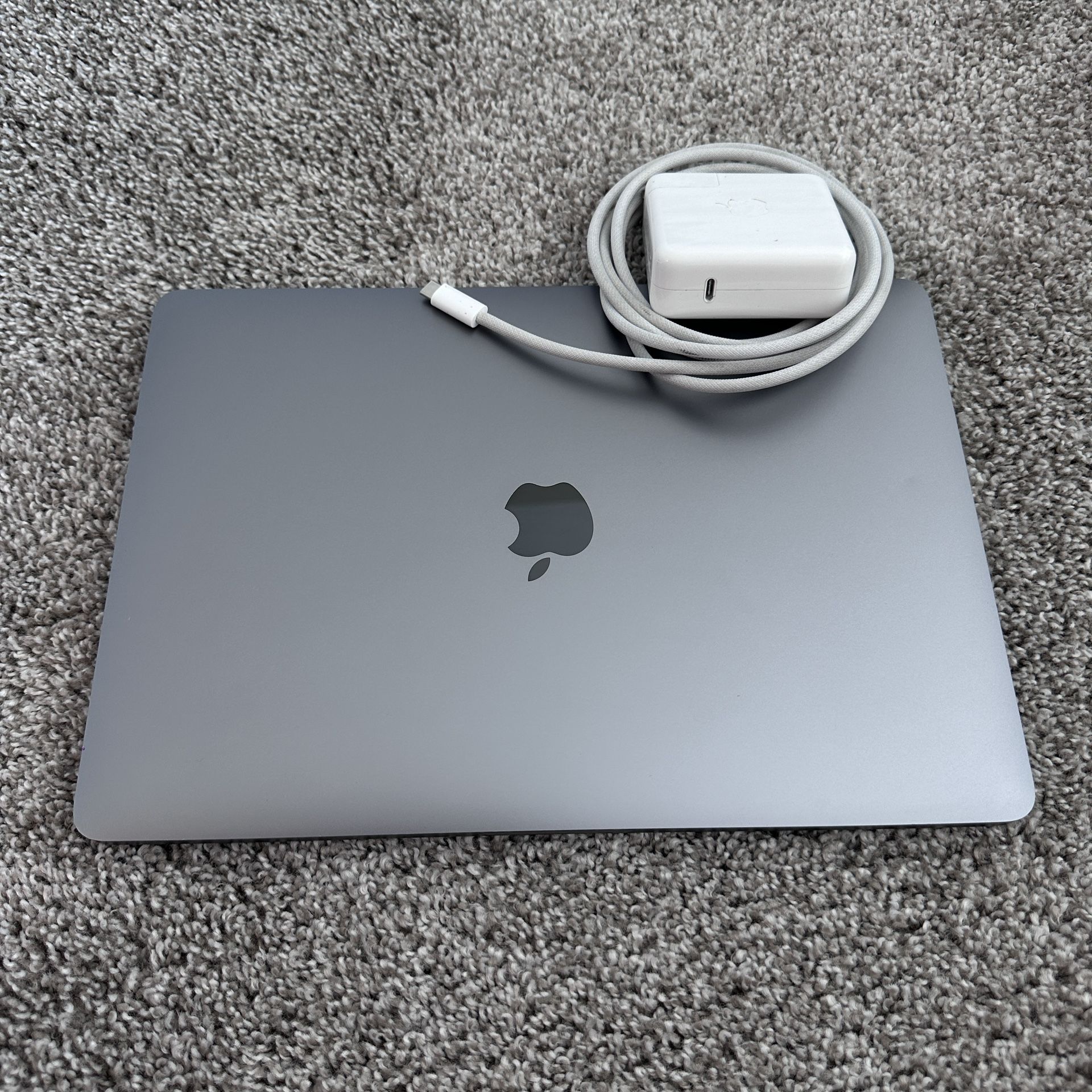 MacBook Pro 13” 2020 + 70W charger 