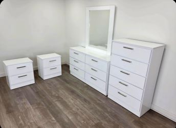 Dresser whit mirror, chest and 2 nightstands - Cómoda con espejo , gavetero y 2 mesitas de noche