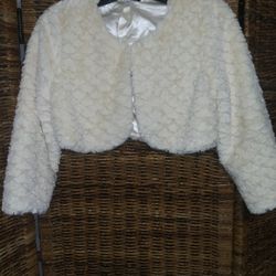 Xtraordinary Girl's Small Ivory Plush Minky Teddy Bear Shrug Shawl Satin Lining

Great Condition!

**Bundle and save with combined shipping**

