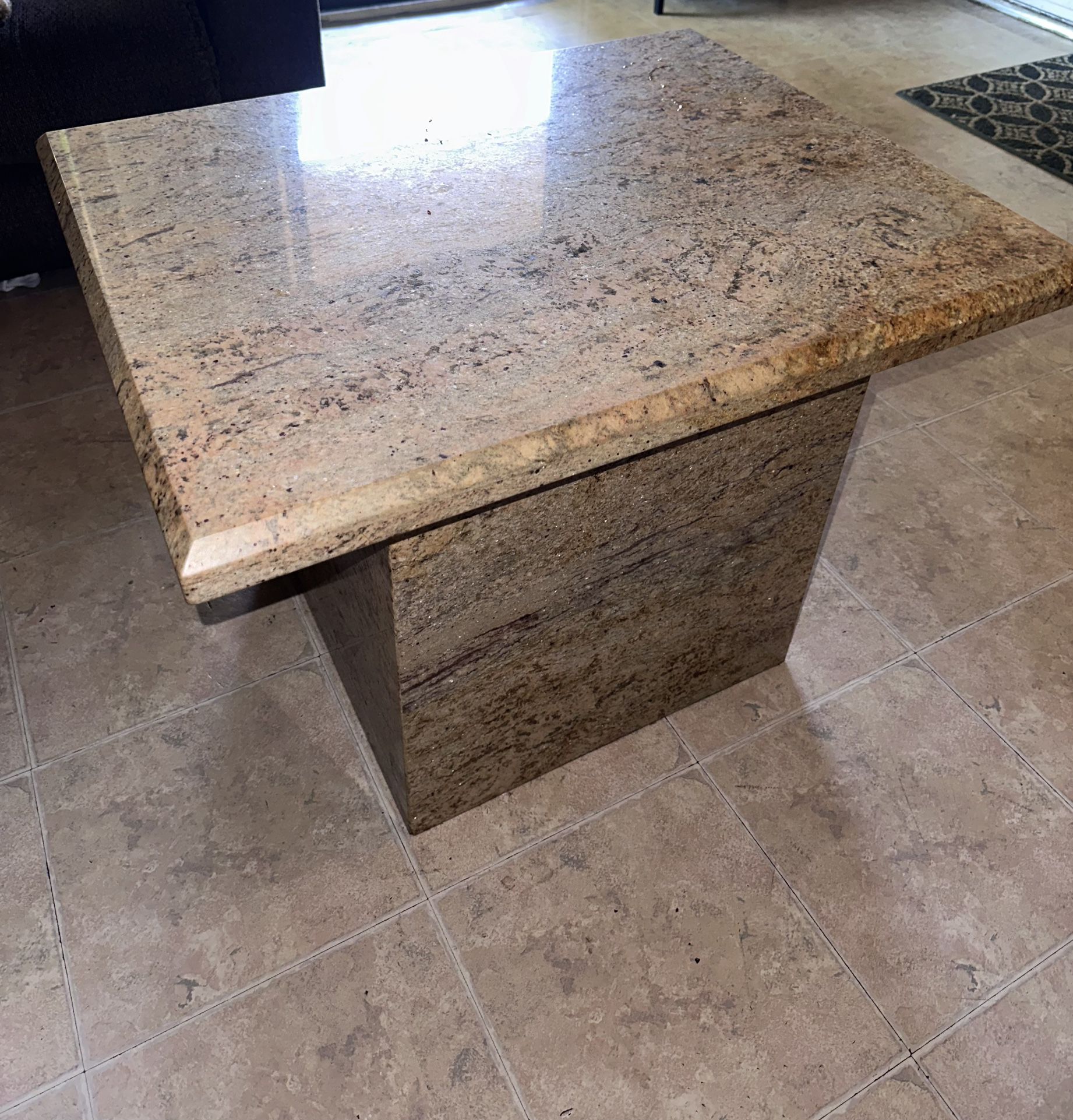 Coffee Table/ Side Table 