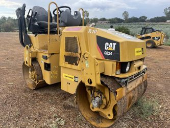 CAT CB24 Roller