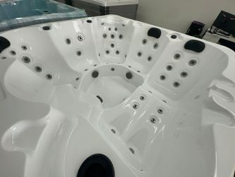 Hot Tub Warehouse Clearance Sale