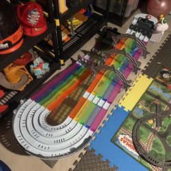 Hot Wheels Mario Kart Rainbow Road Raceway Track Set