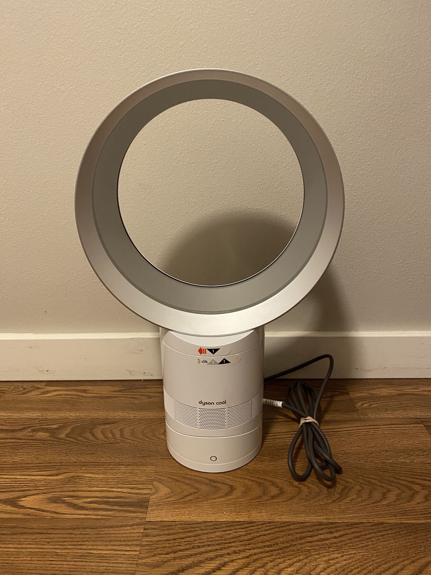 Dyson Cool Fan AM06 10 Inch