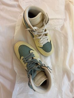 Jordan 1 Mid Women's Size 9 Cream/Green