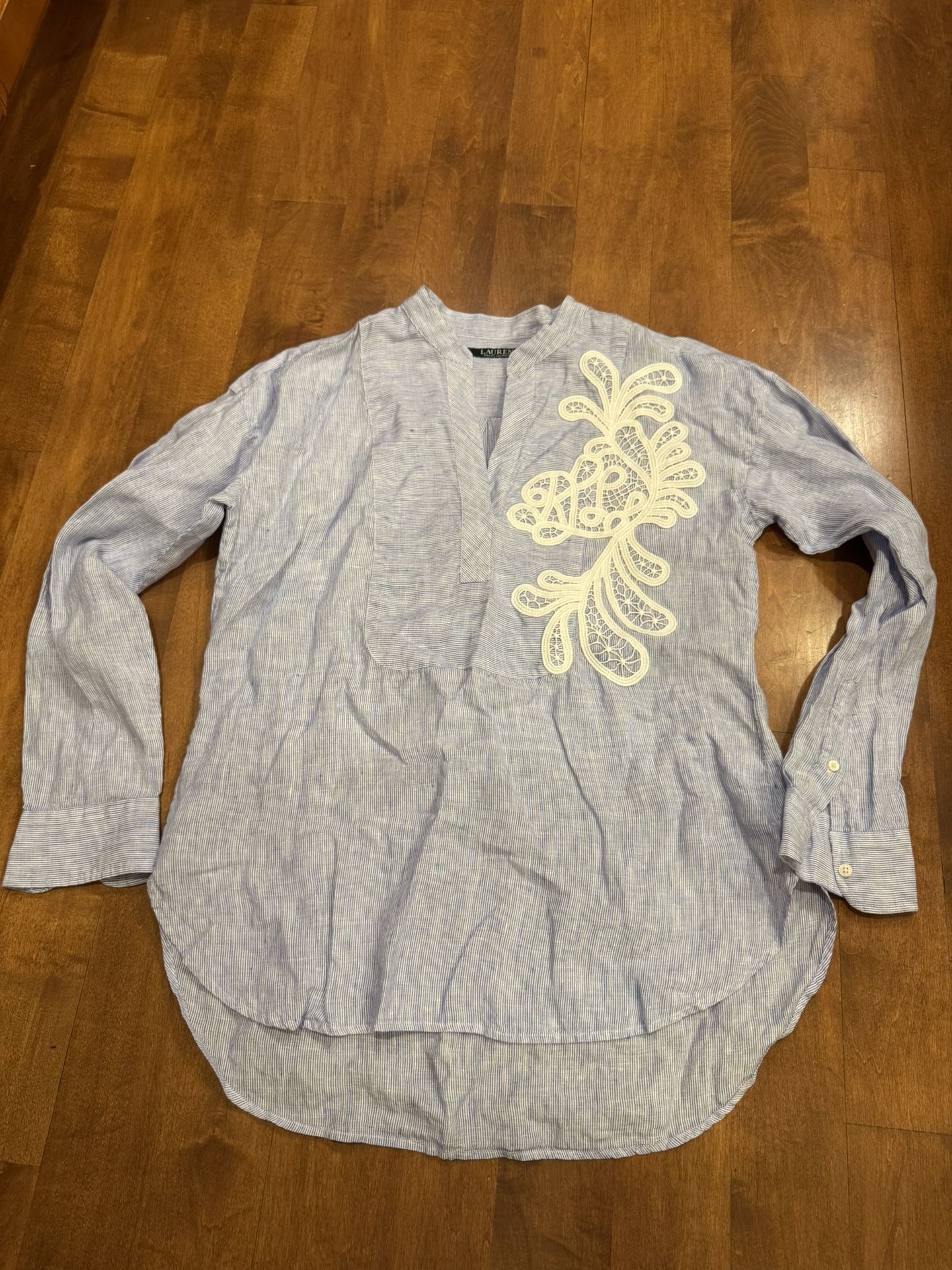 Woman’s Lauren by Ralph Lauren 100% linen blouse shipping available