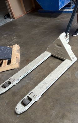 Hand pallet jack