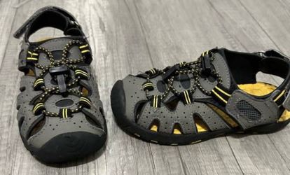 Khombu Kids Sandals