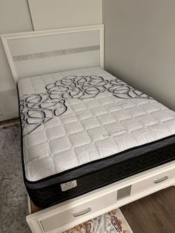 Queen Size Mattress Pillow Top New no Bedframe Included sold separately