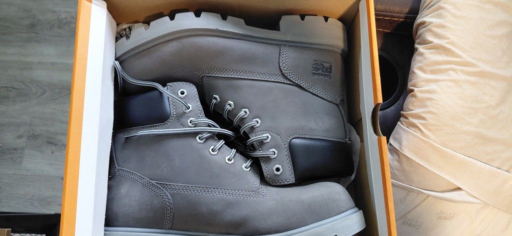 Brand NEW Timberland BOOTS MEN8.5.  WOMEN 10.5