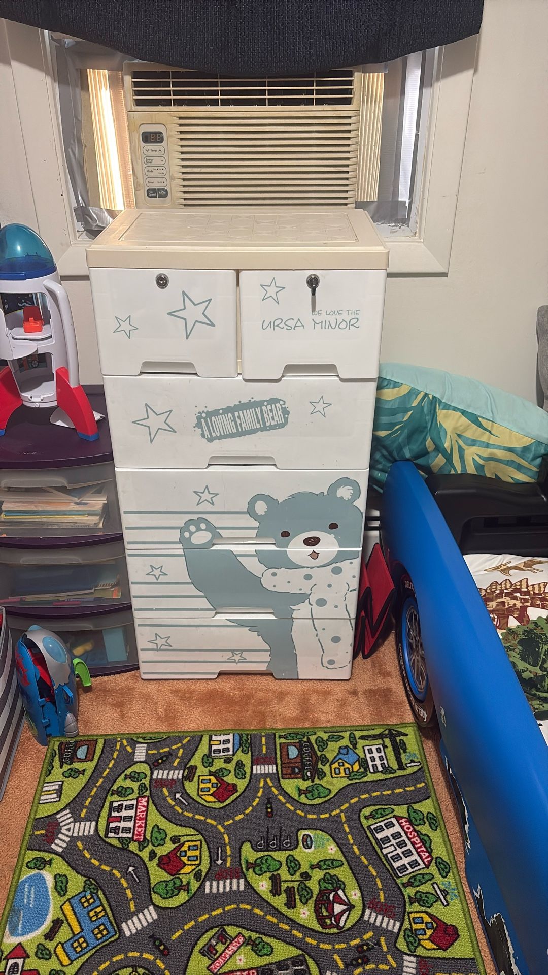 Plastic kids dresser