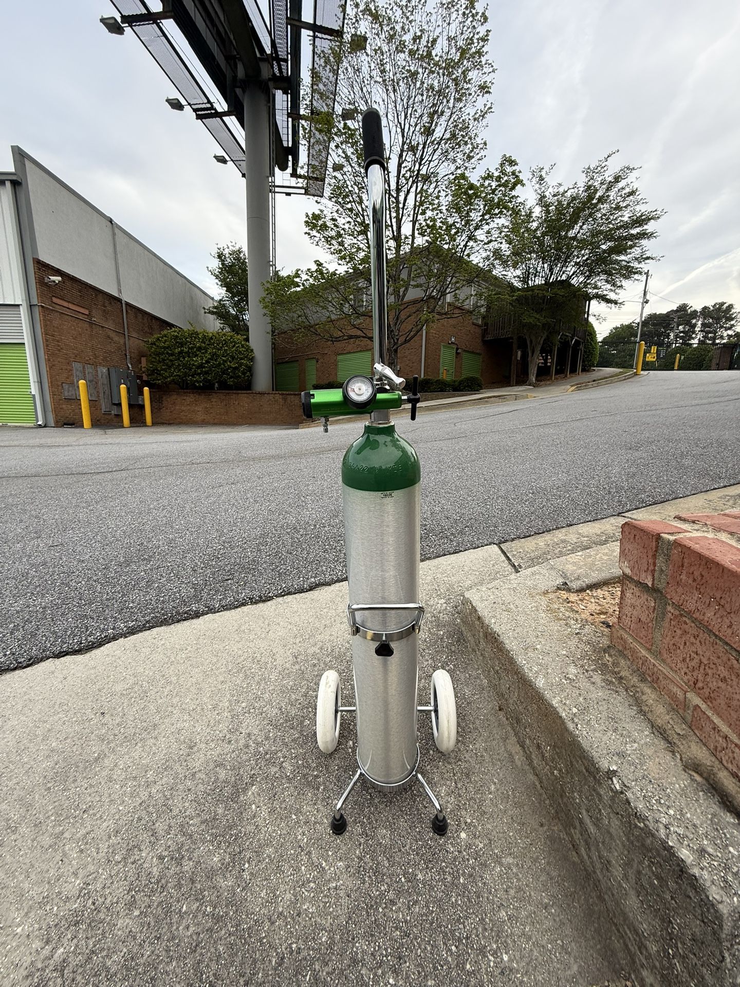 Portable Oxygen Cylinder Systems, Sizes M6 to E With Cart