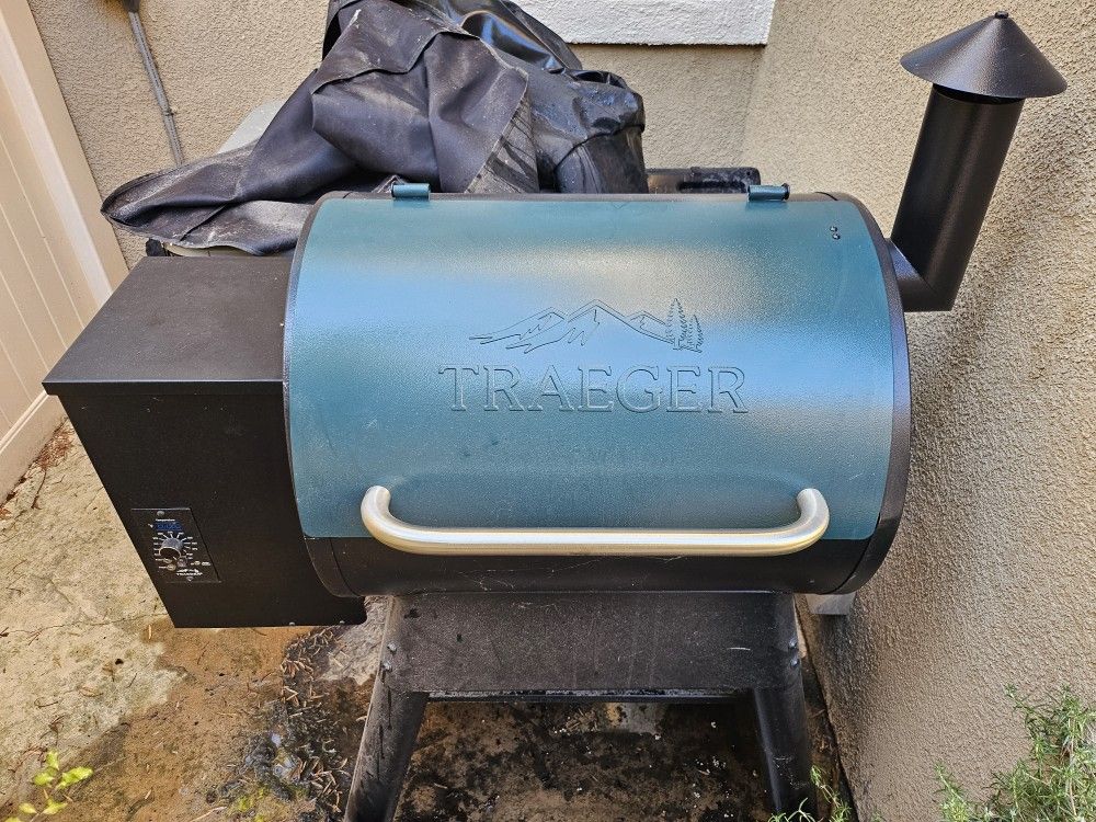 Traeger Smoker Pro 22 (Never Used) Details $450
