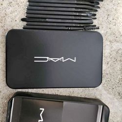 MAC BRUSHES SET!!!