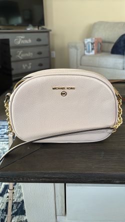 MICHAEL KORS JET SET CHARM