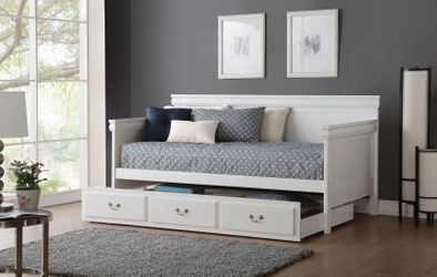 Daybed Twin-Twin White finish. New Especial price
