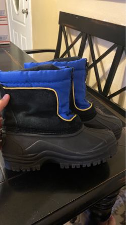 Youth size 4 blue black snow boots