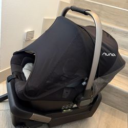 Nuna Car seat With Base