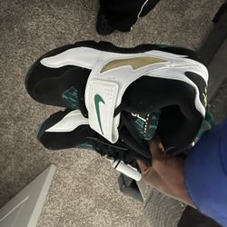 Diamond Turf, Dion Sanders Shoe