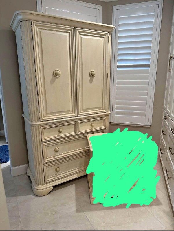 Furniture/Dresser