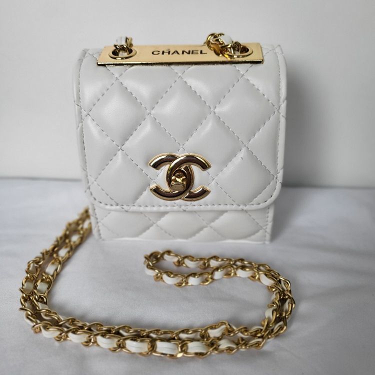 Chanel Cerf Executive Purse for Sale in Boca Raton, FL - OfferUp
