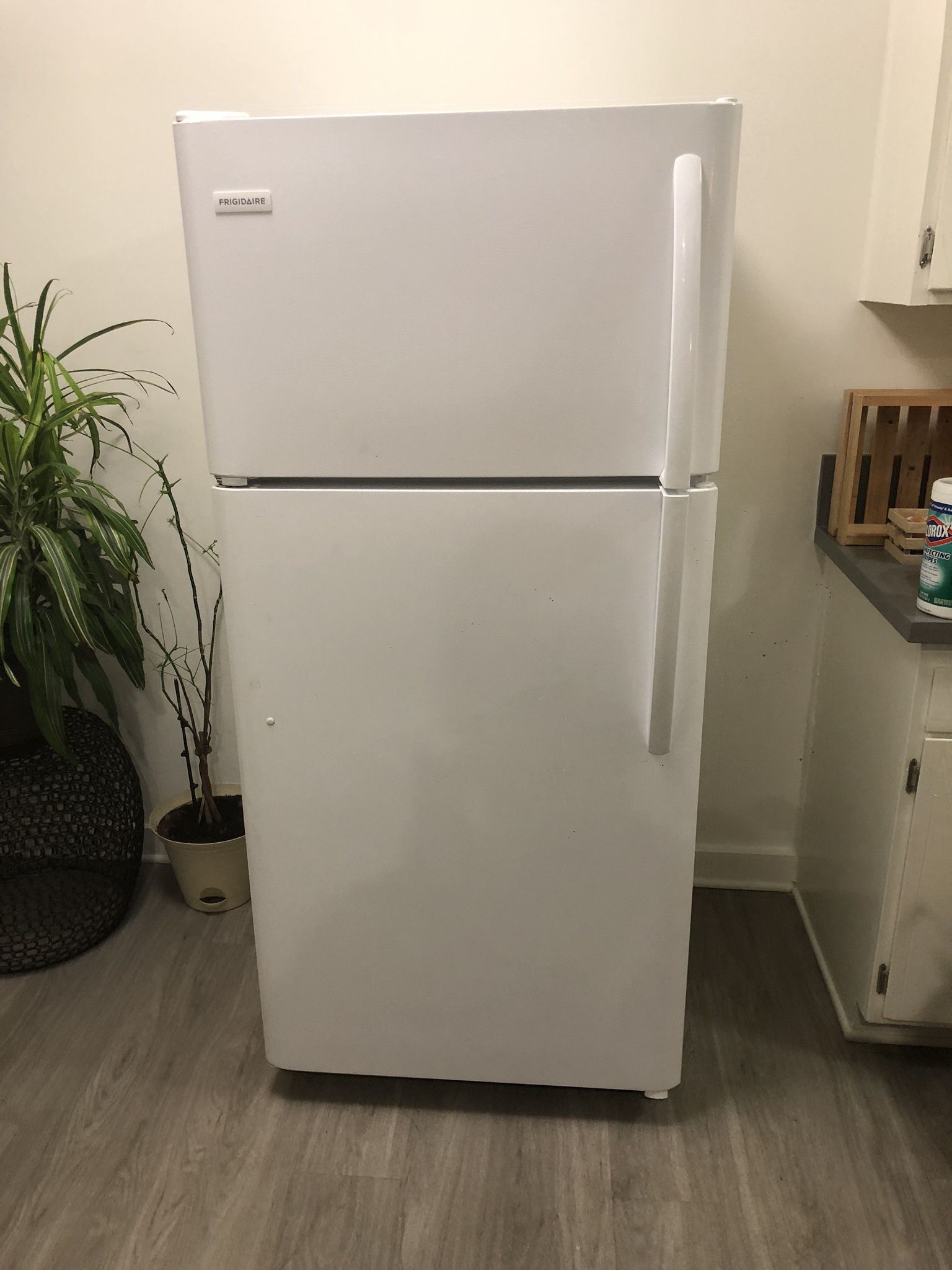 18cu Ft’ Frigidaire Refrigerator 