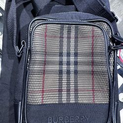 Burberry Freddie Zipped Messenger Bag 
