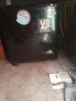 Mini fridge 20$