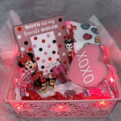 Minnie Mouse Valentines Basket 
