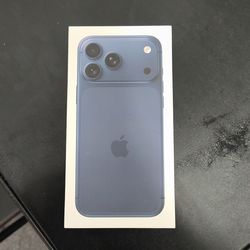 Cricket Wireless - iPhone 17 Pro Max Blue