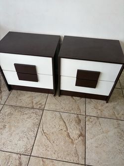Mesita de noche / mesa de luz. Excelente estado. $70