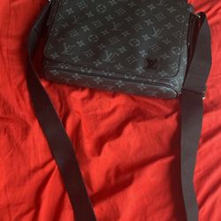 LV MESSENGER BAG