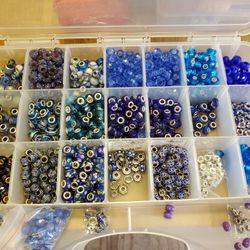 CALLING ALL BEADER'S. Thousand''s of Beads Available.  All colors. Sizes & Shapes Available. SEVERAL THOUSAND BEADSBUY IN BULK 