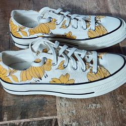 Converse All- Star Chuck Taylor Low Rise Vintage Floral Size 5 BRAND NEW