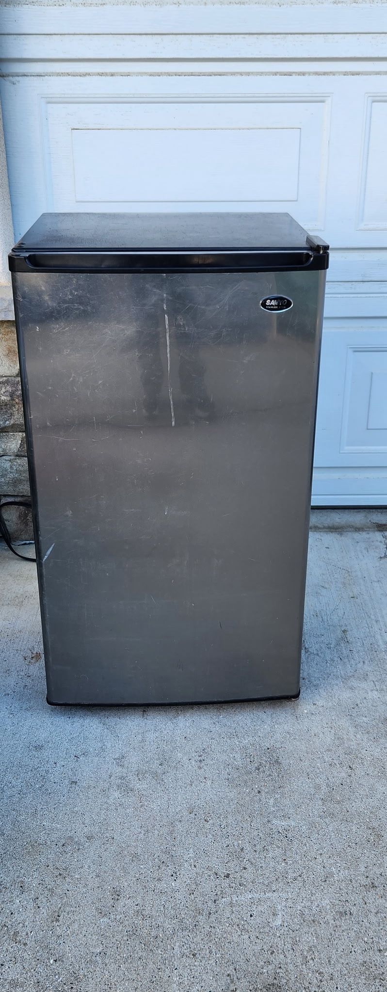 Mini Fridge With Small Freezer Area