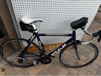 Fuji Roubaix Road Bike 54cm
