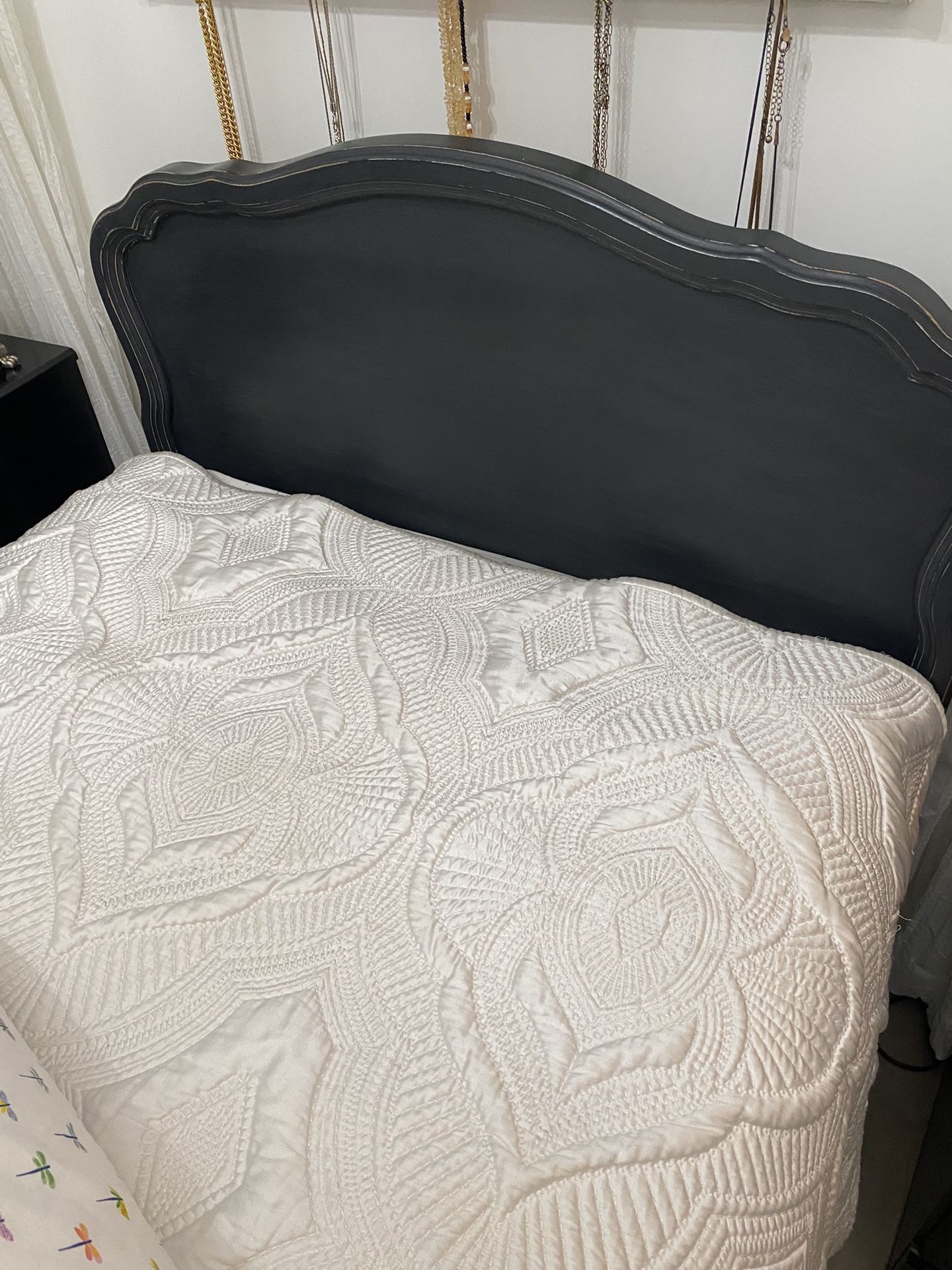 Hotel Collection Twin Bedspread, White Blanket And Bed skirt To Match.