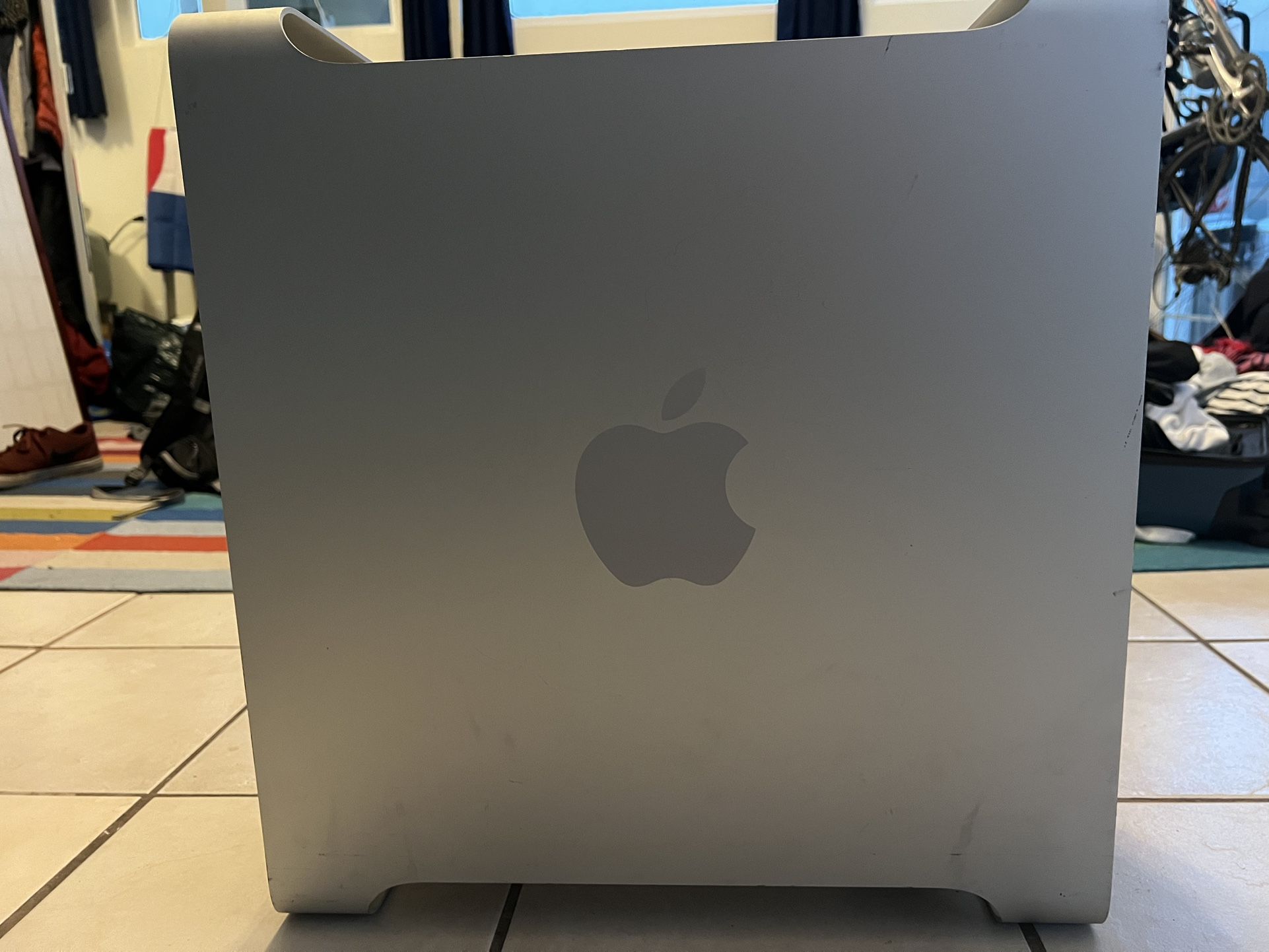 Apple Mac Pro Tower (Classic Aluminum) โ 128GB SSD โ macOS El Capitan โ Great for Media or Projects!