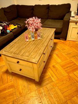 Coffee table and 2 end tables with lamps