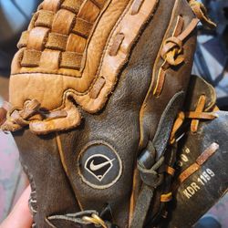 Nike Youth Baseball Glove