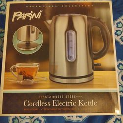 New In Box Electric Cordless Kettle 