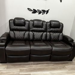 Leather Power Recliner Like New !!! 