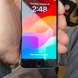 iphone se , white, good condition