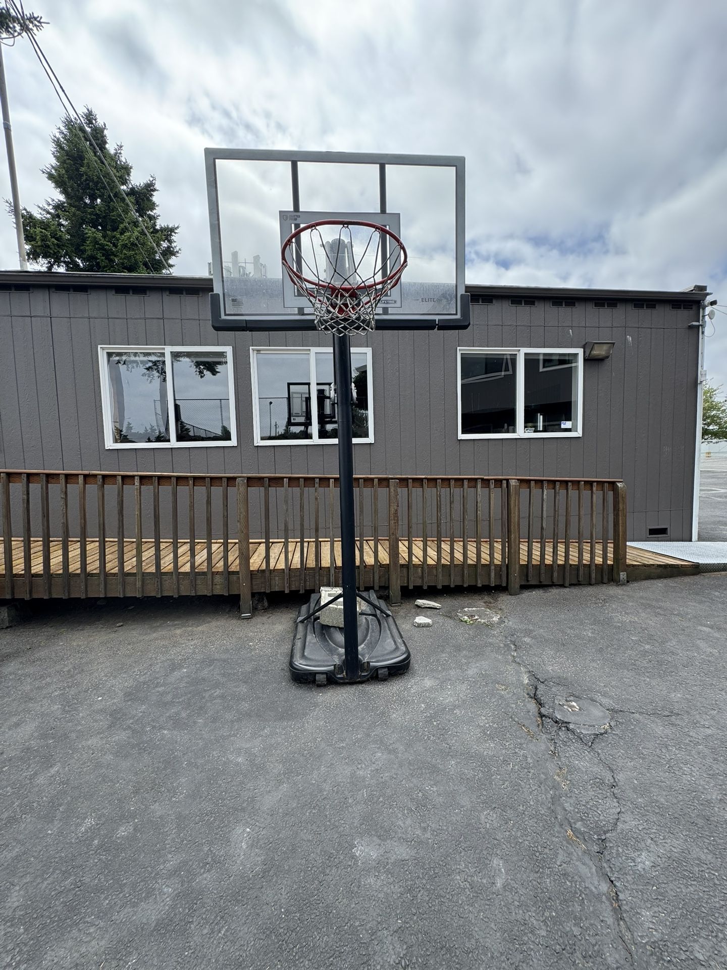 FREE BASKETBALL HOOP