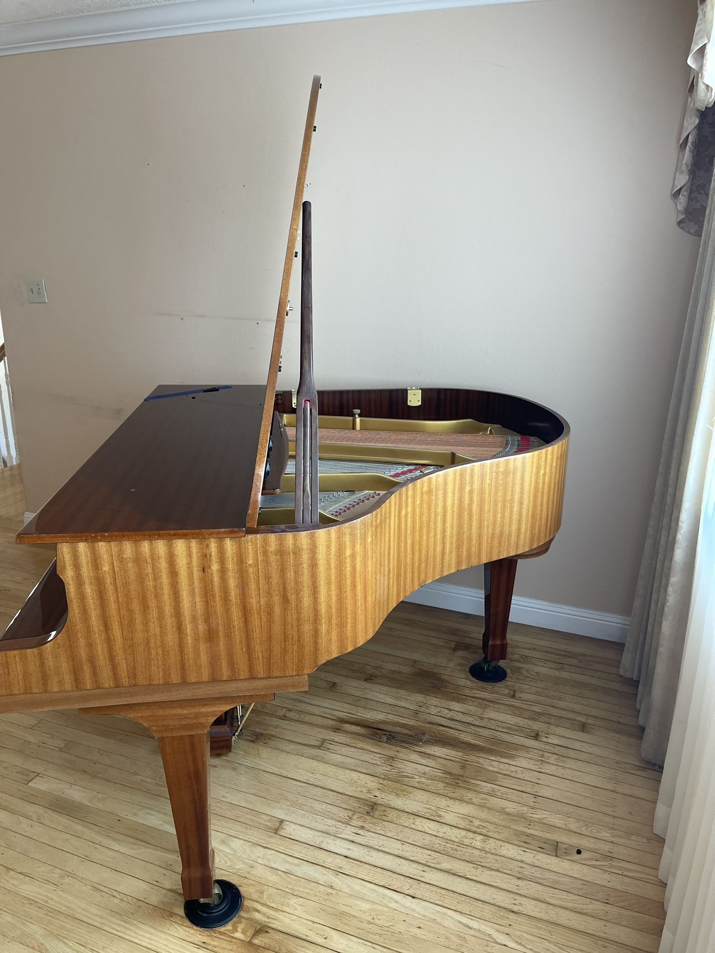 Sahafer & Sons Piano For Sale