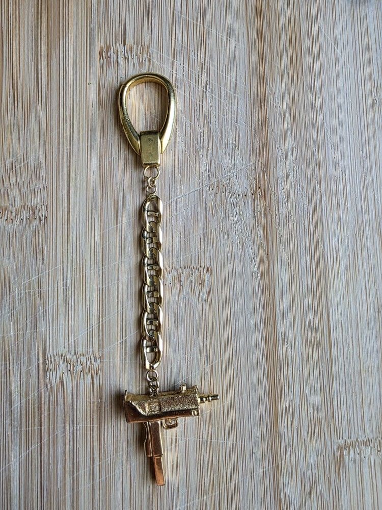 GOLD KEYCHAIN 18K 40 Grams