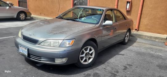 Lexus es300  clean title