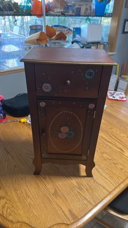 Mini decorative cabinet