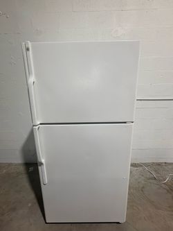 GE White Top-Freezer Refrigerator